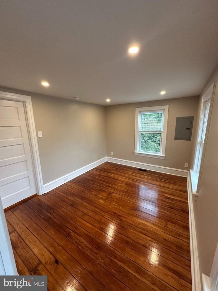 373B Easton Rd - Photo 5 of 10