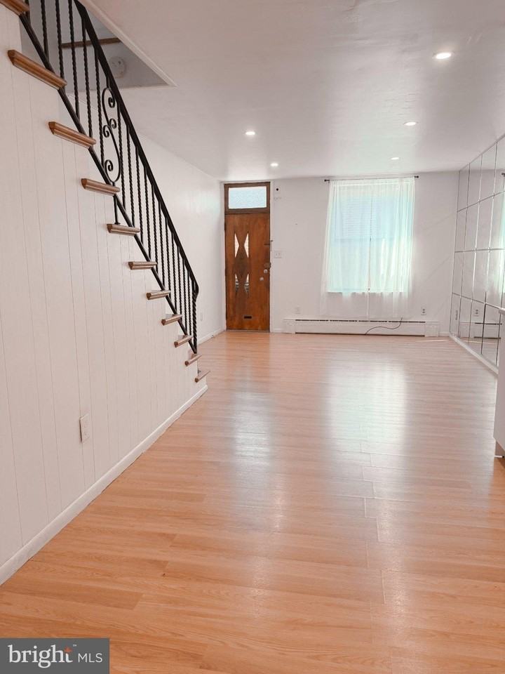 2033 S Watts St - Photo 4 of 18