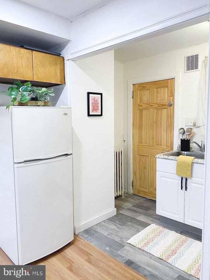 2033 S Watts St - Photo 5 of 18