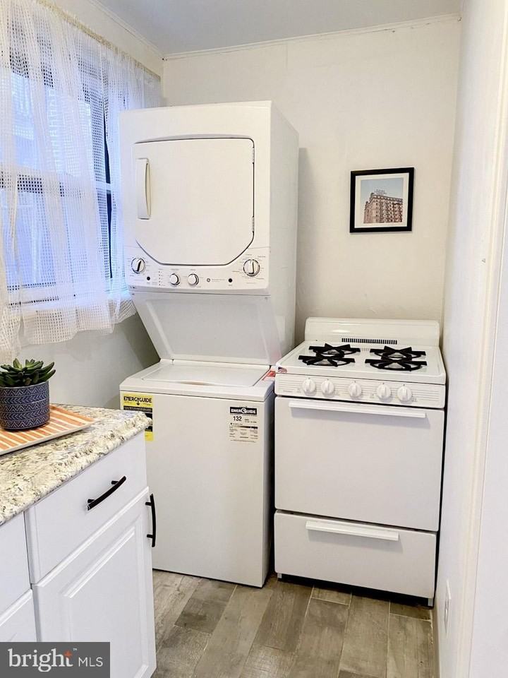 2033 S Watts St - Photo 6 of 18