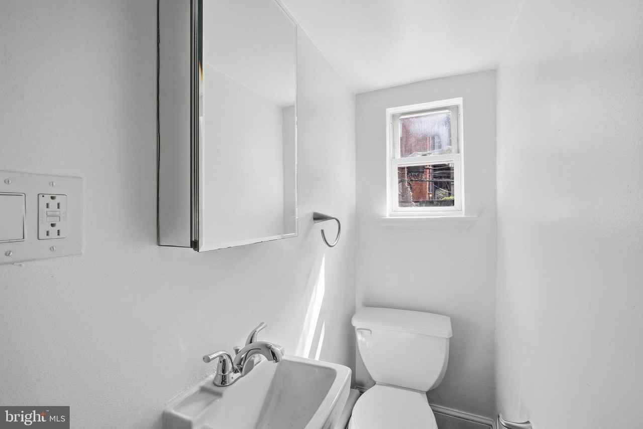 1802 Tree St - Photo 4 of 19