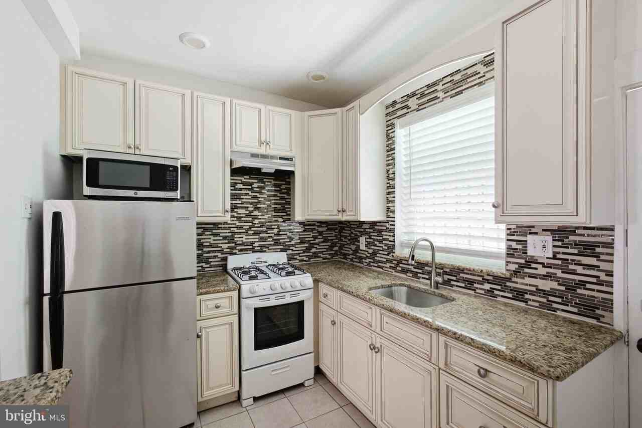 1802 Tree St - Photo 5 of 19