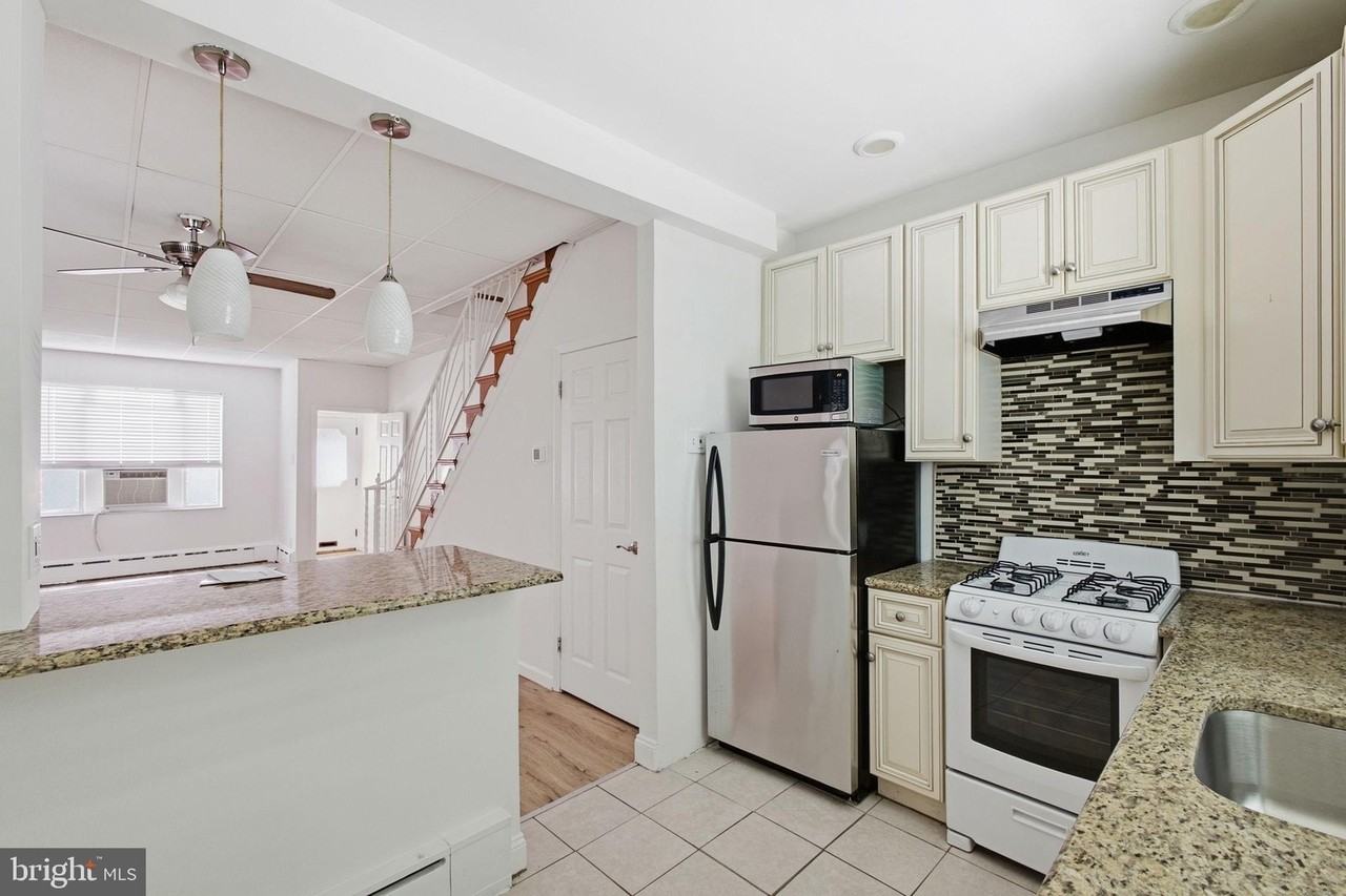 1802 Tree St - Photo 6 of 19