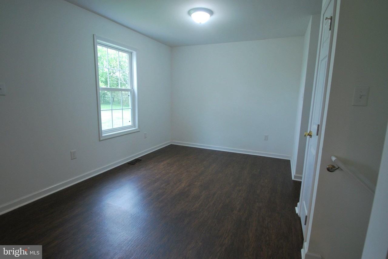 10266 Hume Rd - Photo 6 of 20