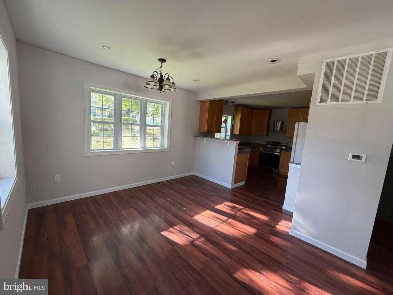 7124 Quincy Ave - Photo 3 of 16