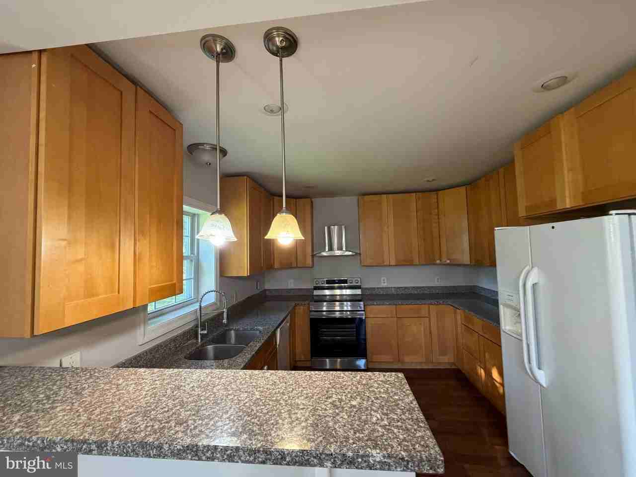 7124 Quincy Ave - Photo 4 of 16