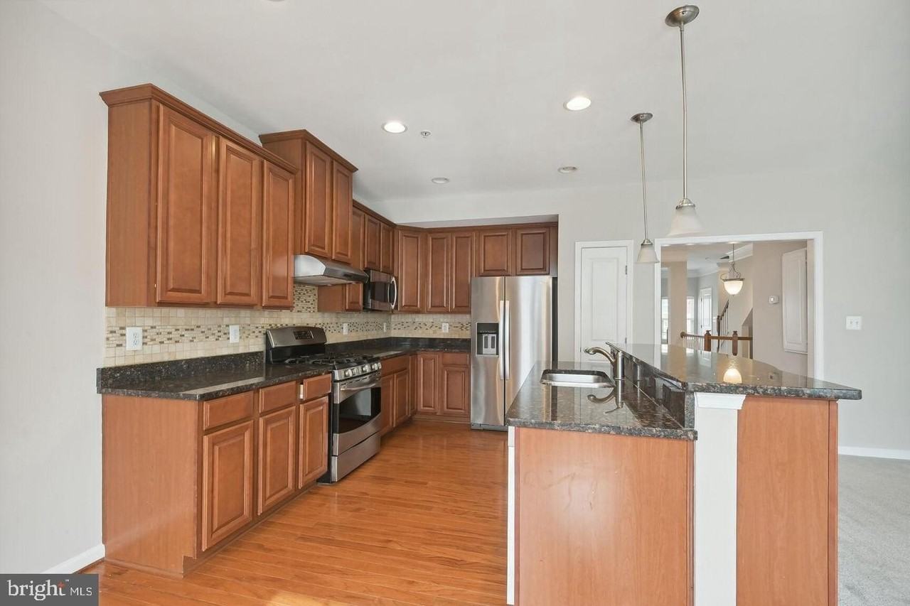21648 Romans Dr - Photo 3 of 18