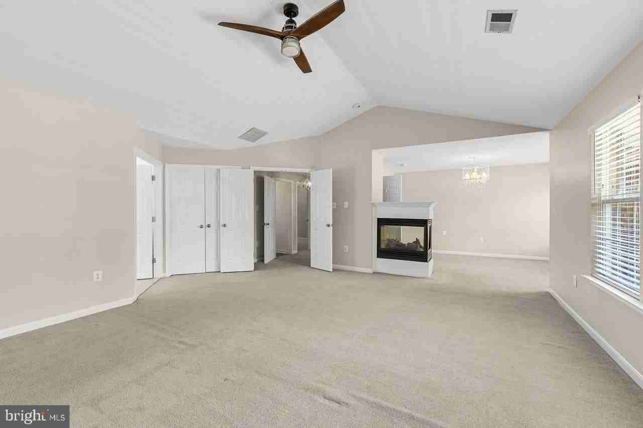 9201 Golf Ct - Photo 6 of 42