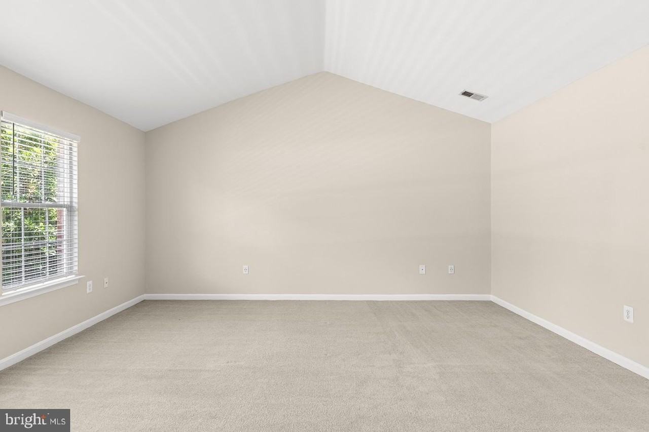 9201 Golf Ct - Photo 7 of 42