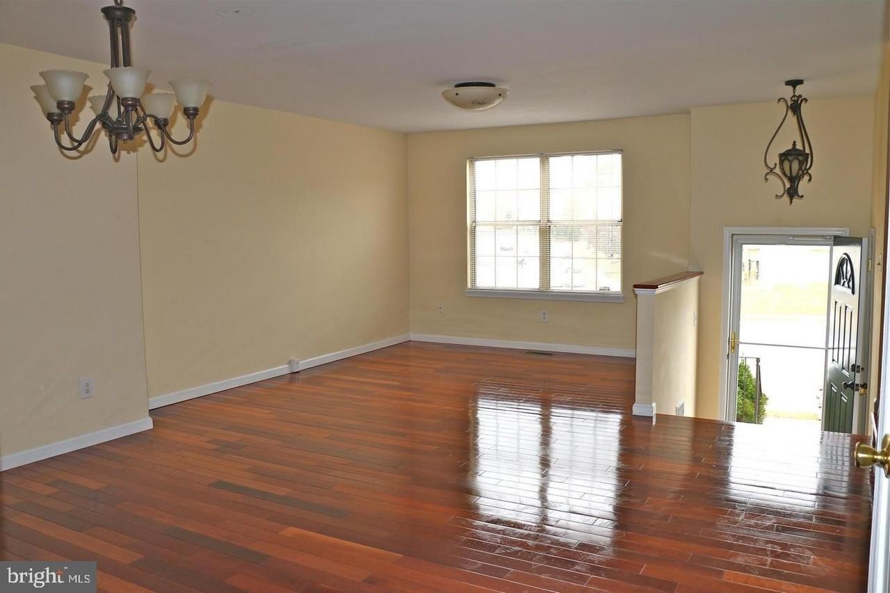 14904 Enterprise Ln - Photo 5 of 26