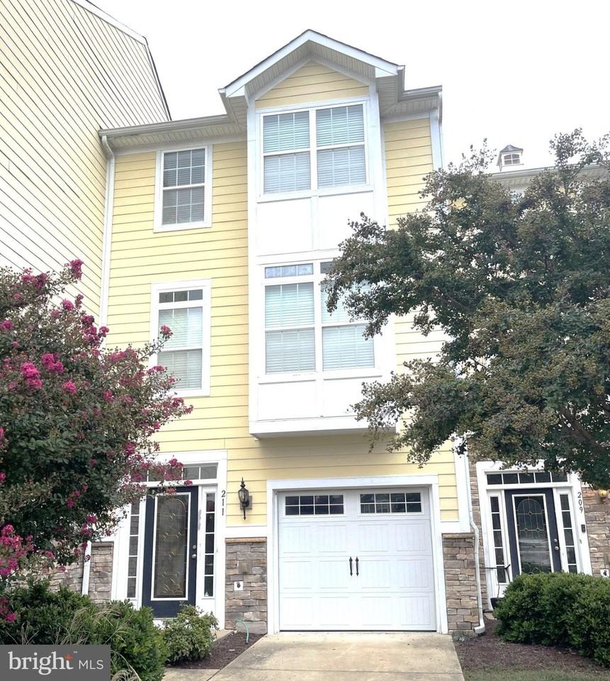 211 Monroe Point Dr