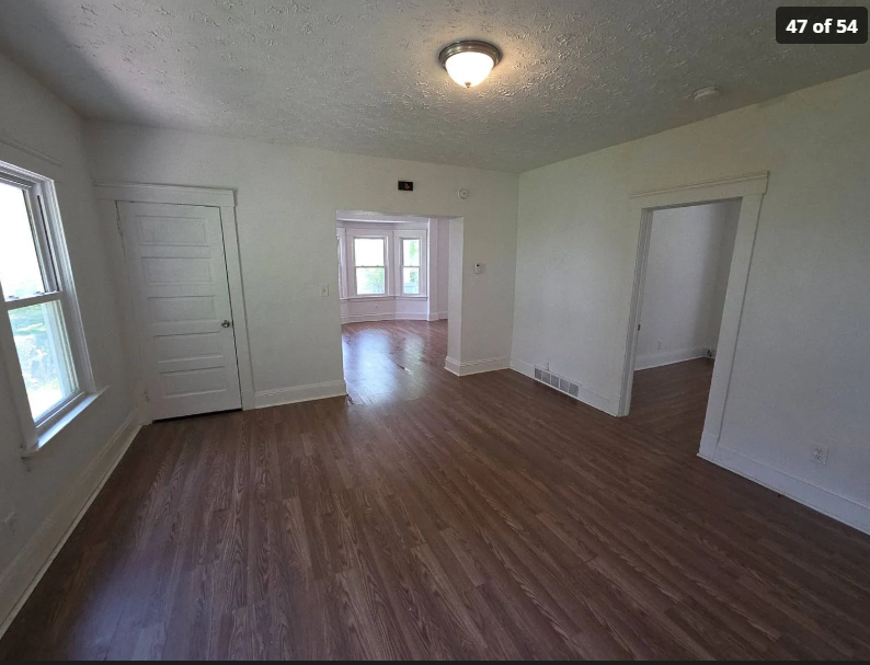 8323 Medina Ave - Photo 4 of 17