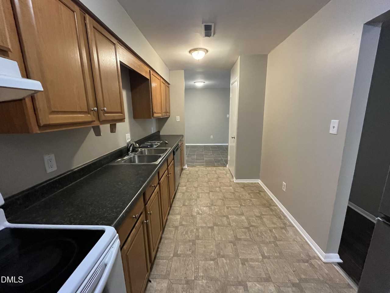 1022 Sandlin Pl - Photo 7 of 16