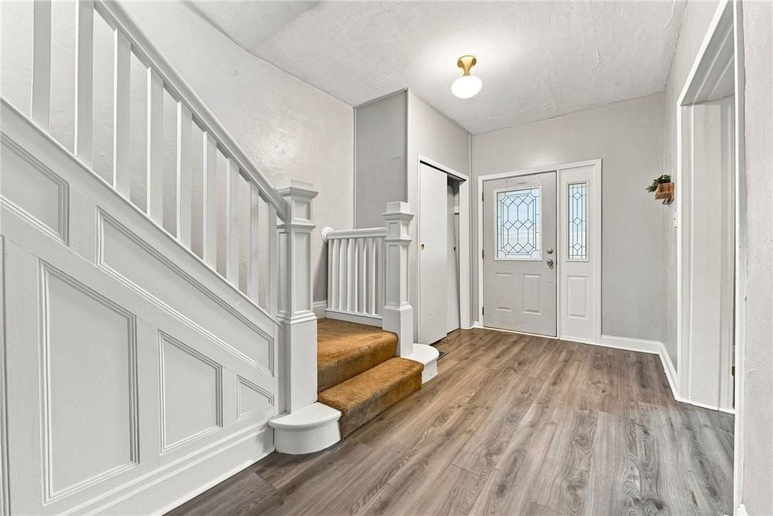 1521 Rockland Ave - Photo 3 of 12