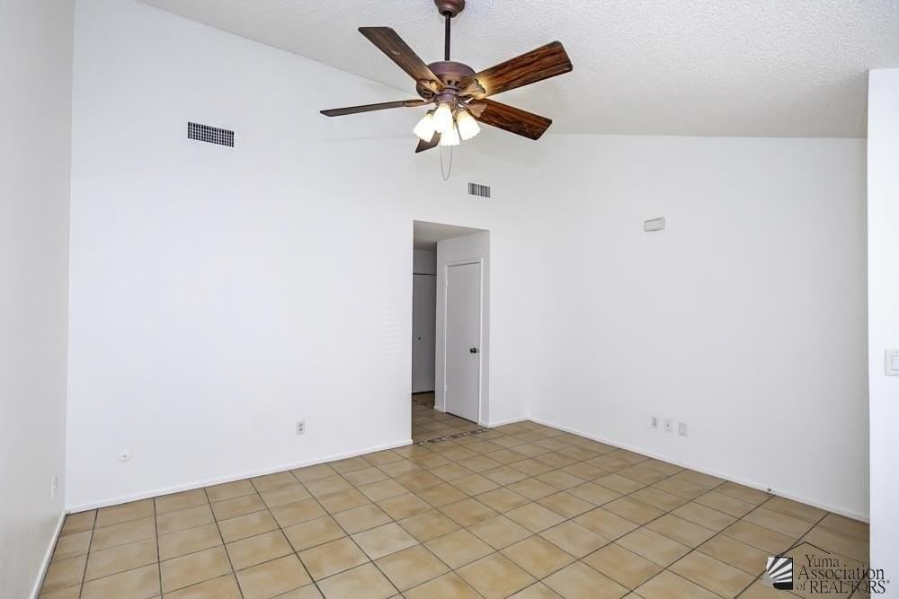1517 W 13th St - Photo 4 of 26
