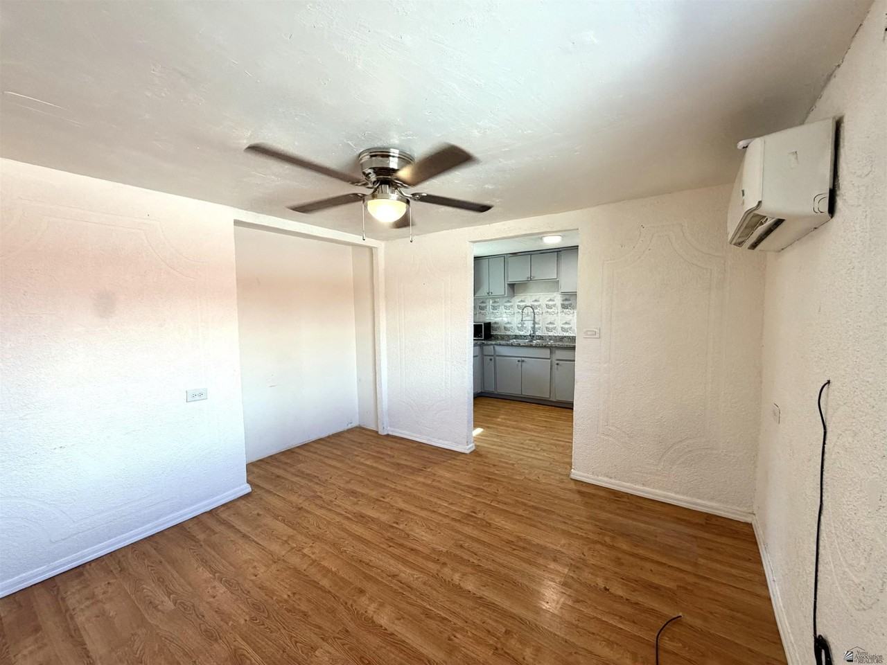 1181 W 8th Pl #A - Photo 5 of 8