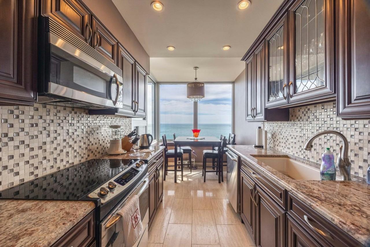 1300 North Lake Shore Drive, Unit 10B - Photo 2 of 31