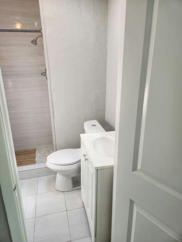1036 West 18th Street , Unit 1 - Master Bedroom - Photo 3 of 7