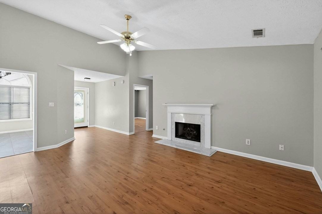 5186 Sudbury Point Ln - Photo 3 of 13
