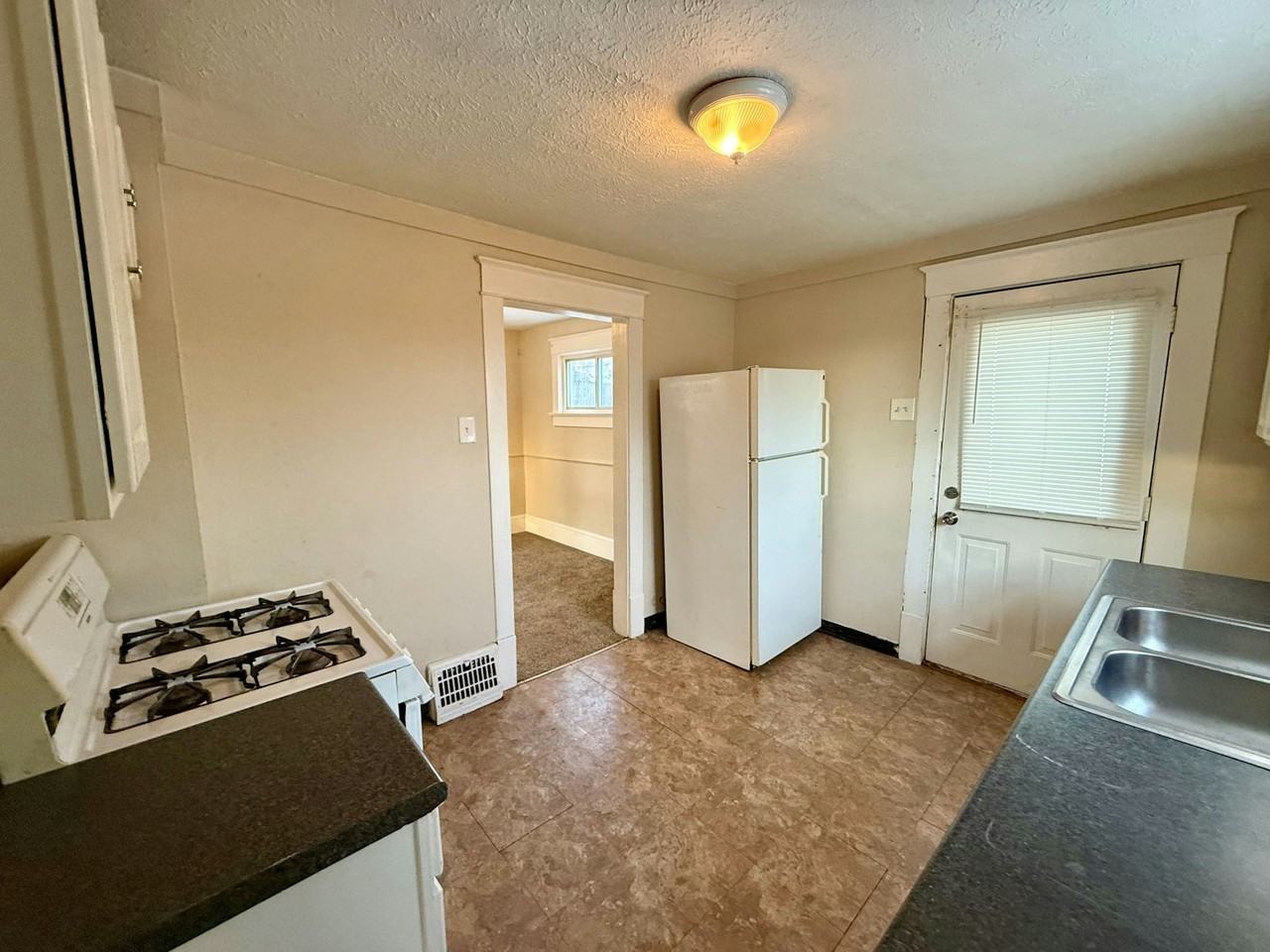 2157 10th Street Southwest - Photo 4 of 18
