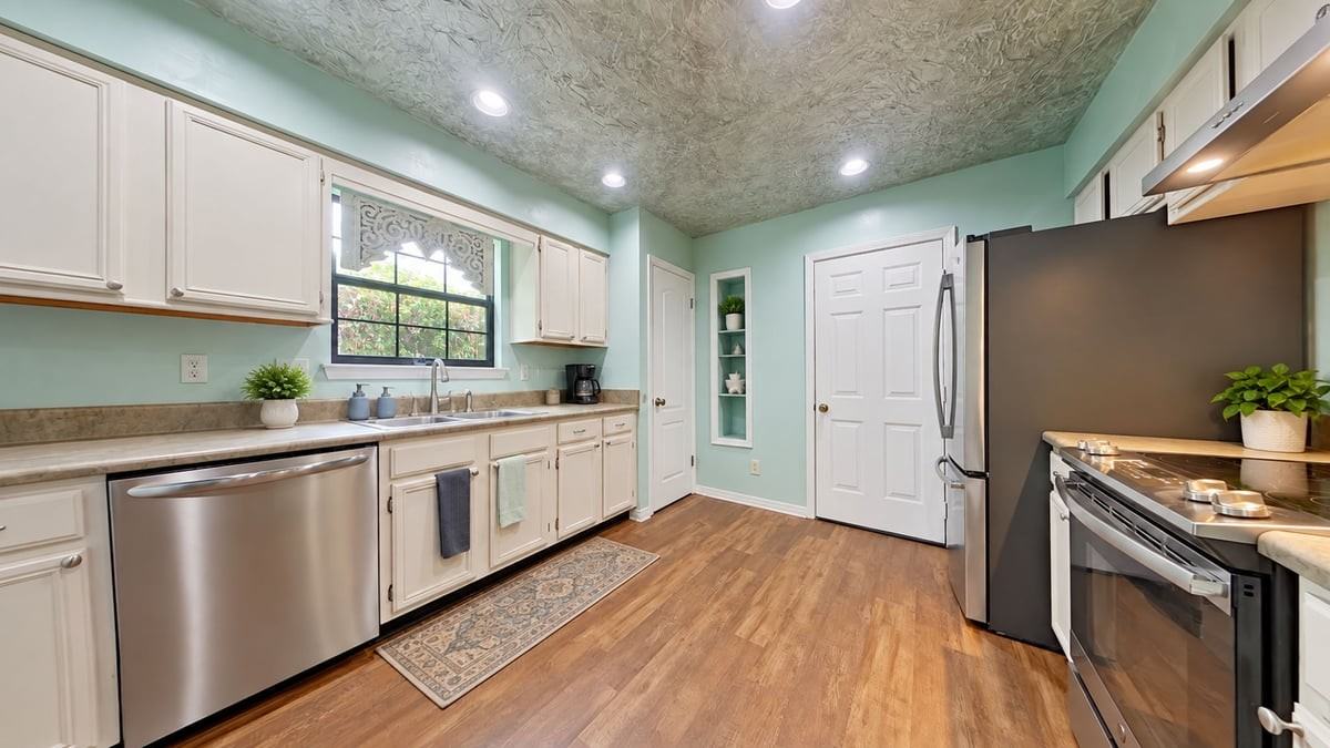 421 Waterway Ln - Photo 5 of 14