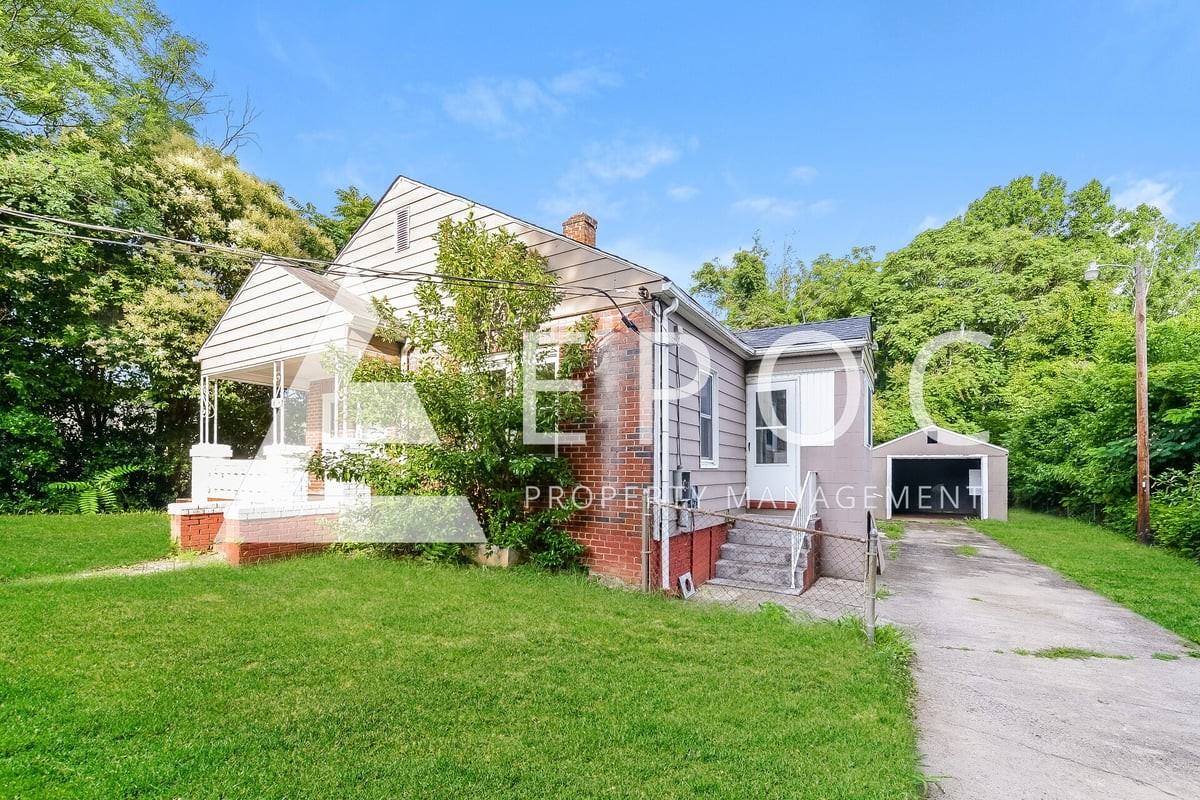 1804 Shady Mount Ave - Photo 2 of 15