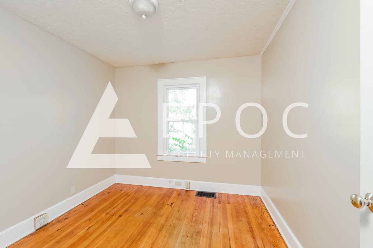 1804 Shady Mount Ave - Photo 7 of 15
