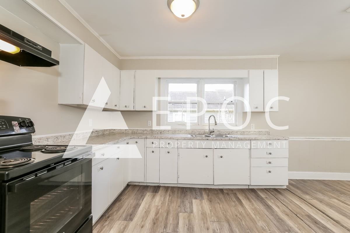 810 Oakley St - Photo 5 of 15