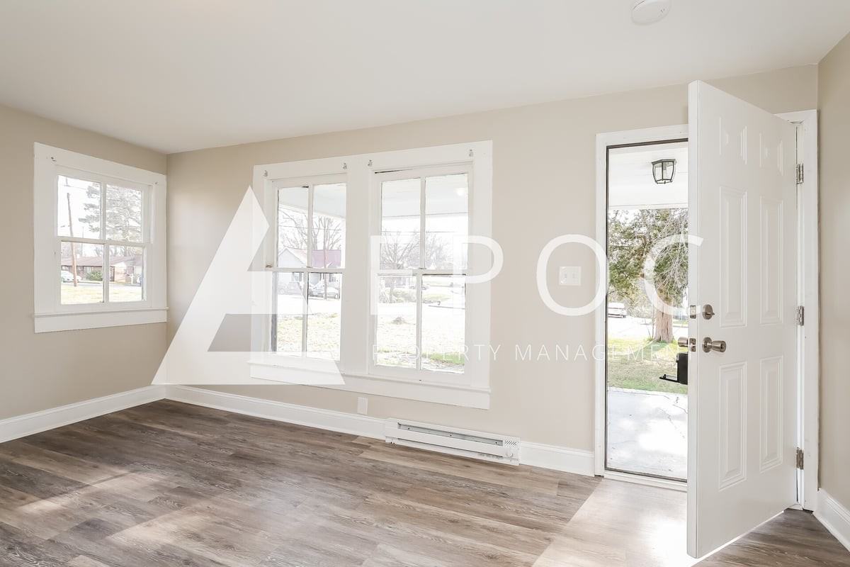 810 Oakley St - Photo 6 of 15