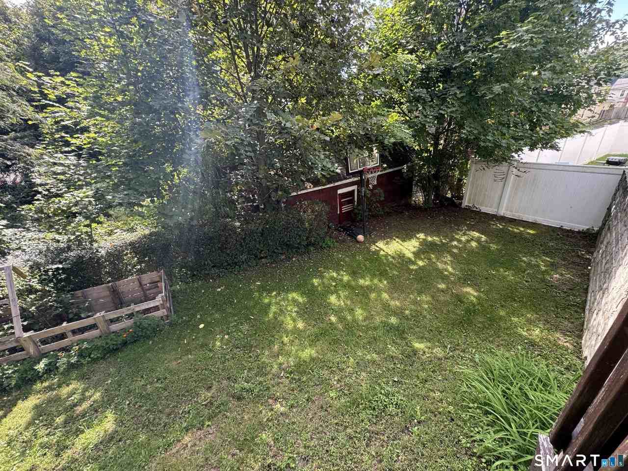 145 Hoadley St - Photo 3 of 12