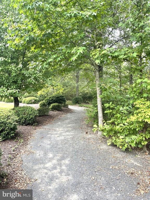211 Monroe Point Dr - Photo 3 of 4