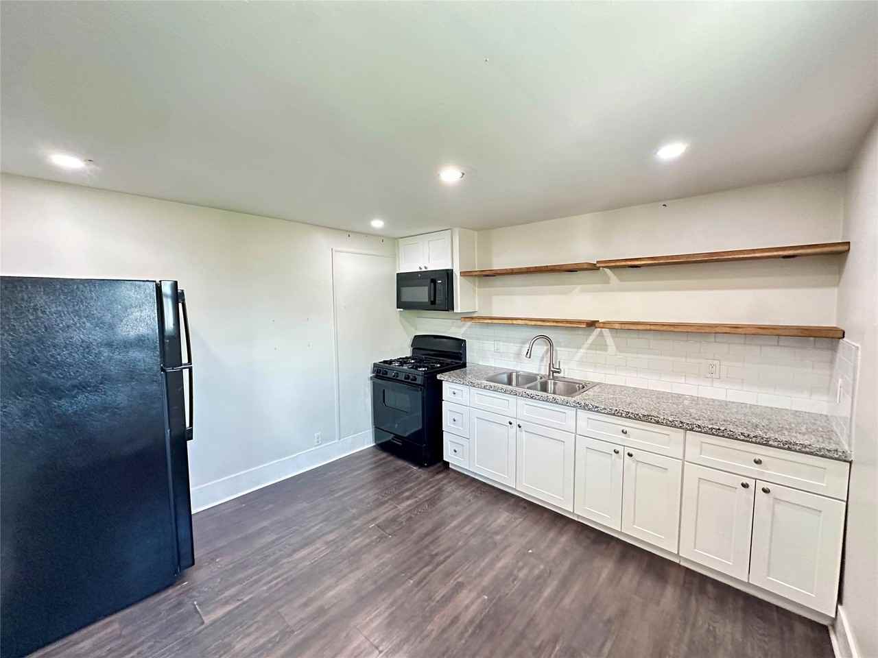 5306 Avenue O 1/2 - Photo 6 of 14