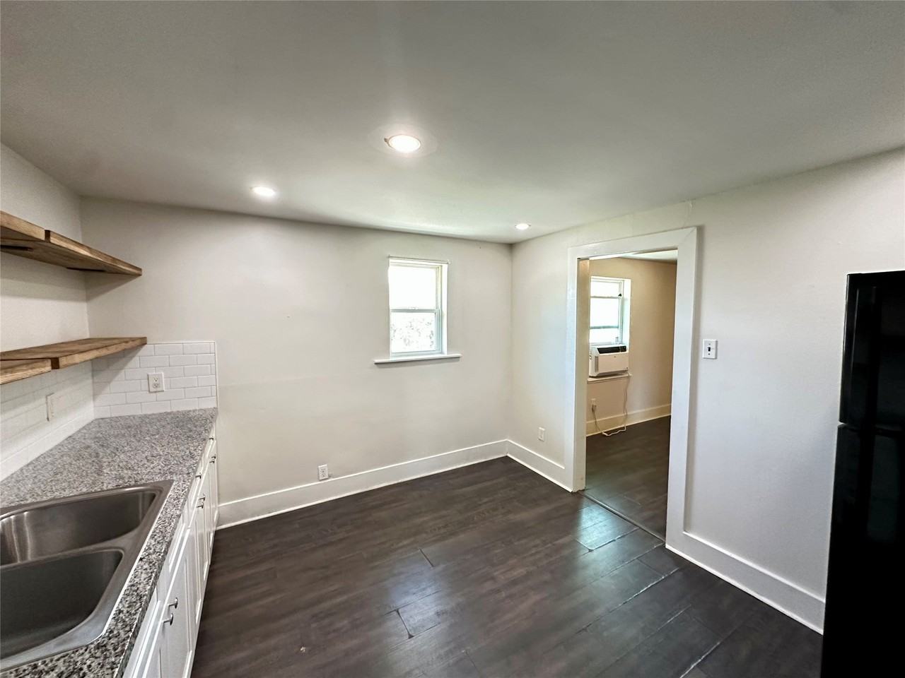 5306 Avenue O 1/2 - Photo 7 of 14