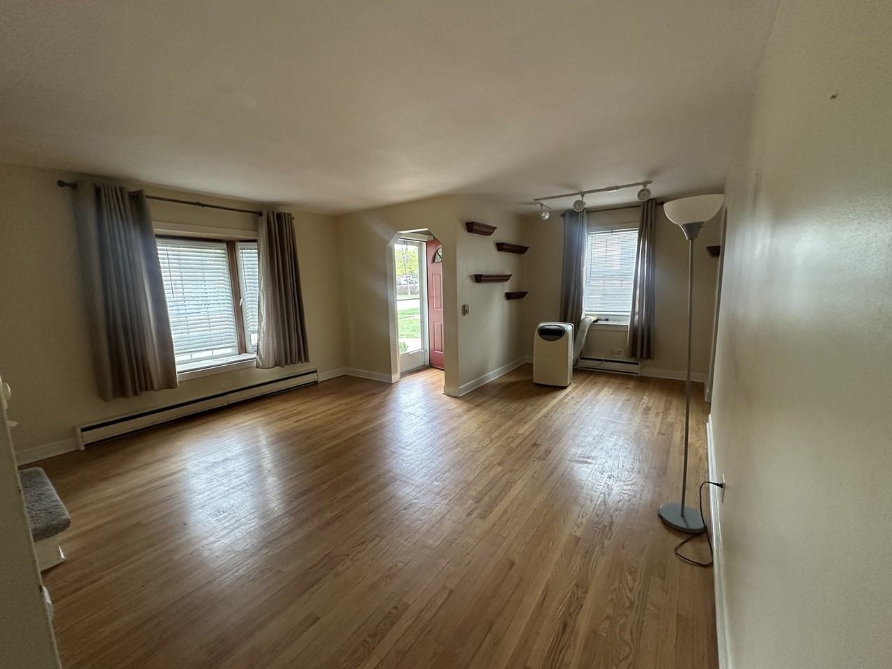 1015 N Fernandez Ave - Photo 3 of 14
