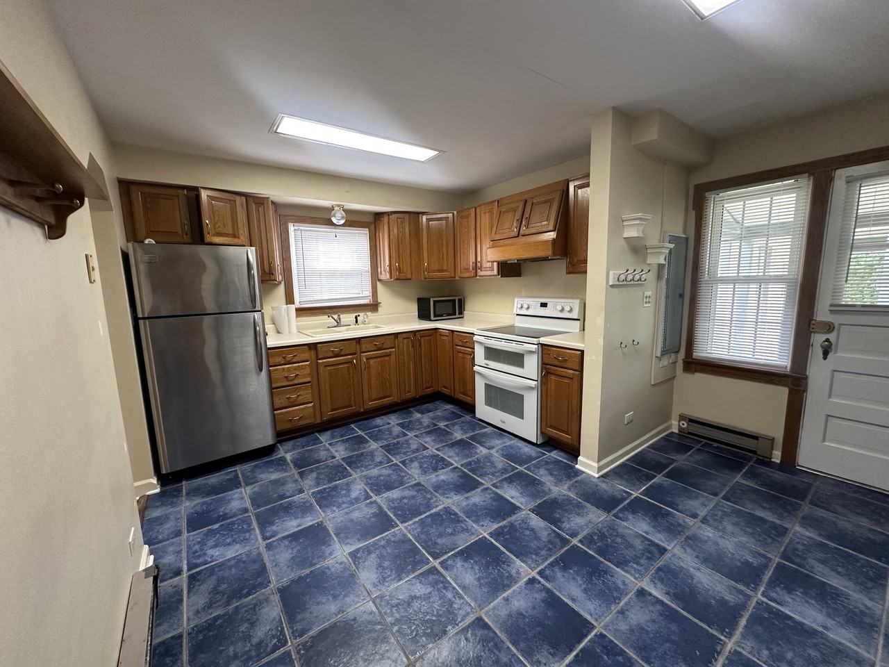 1015 N Fernandez Ave - Photo 5 of 14