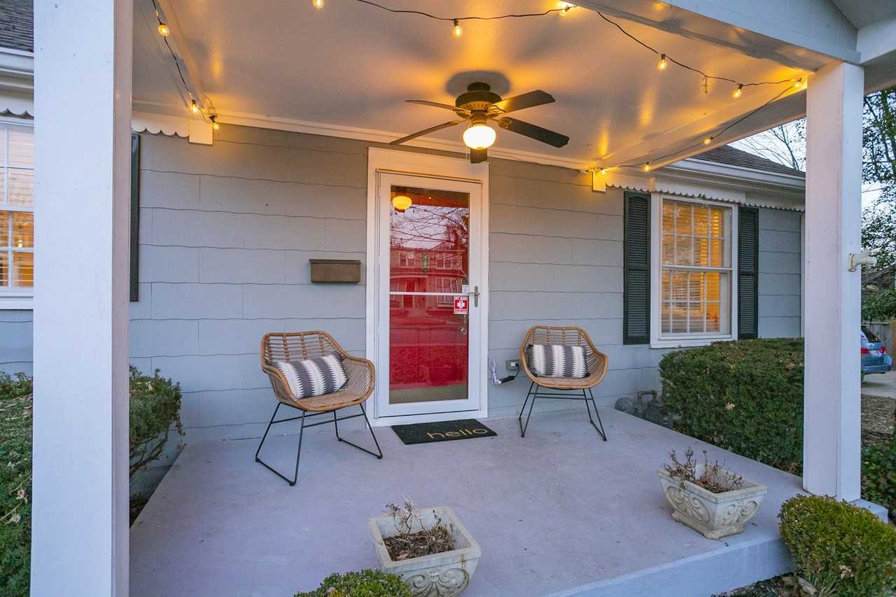 207 Chapel Ave - Photo 3 of 33