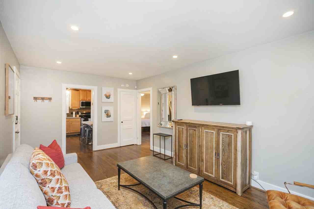 207 Chapel Ave - Photo 6 of 33