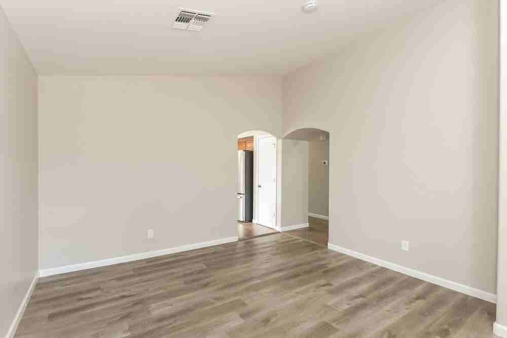 11509 W Shaw Butte Dr - Photo 5 of 16