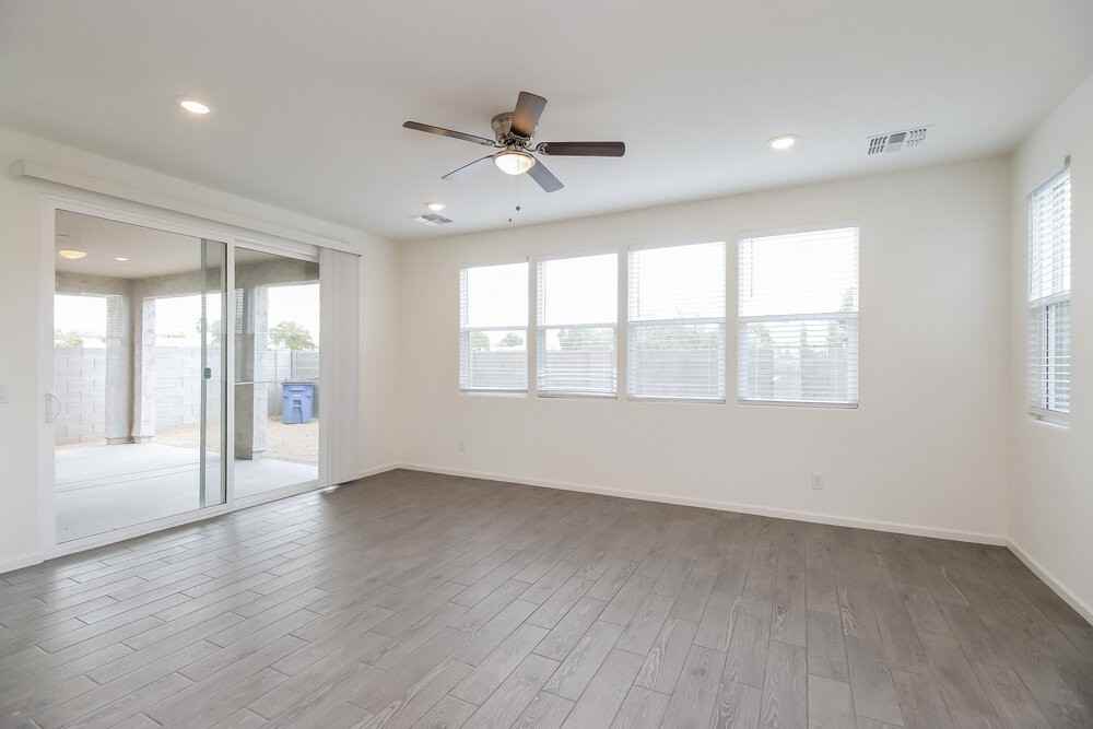 2055 S Saguaro Dr - Photo 4 of 17