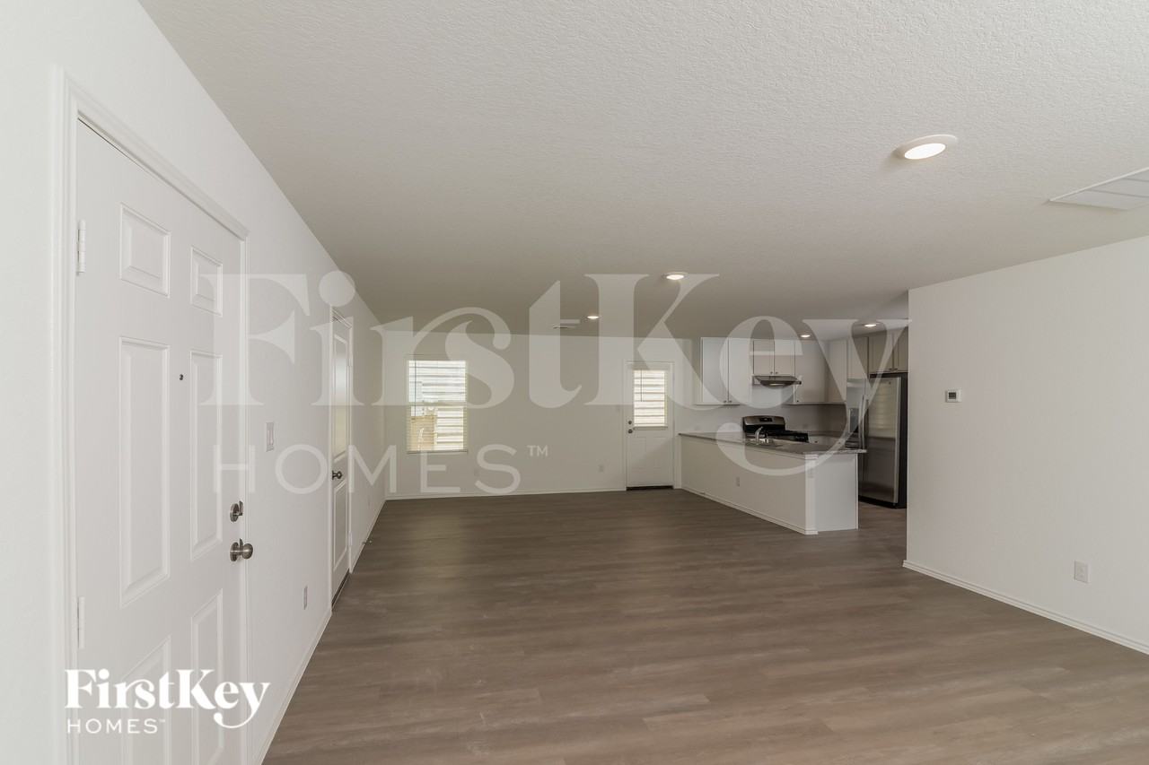 10214 Devon Wheel St - Photo 3 of 16