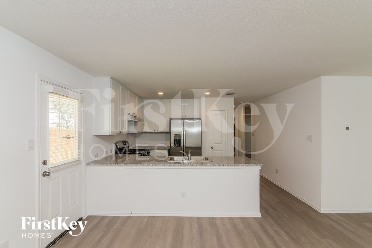 10214 Devon Wheel St - Photo 5 of 16