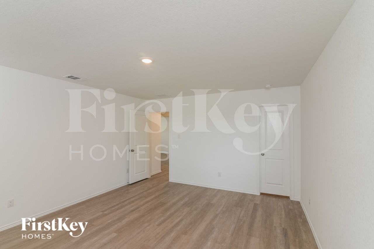 10214 Devon Wheel St - Photo 7 of 16