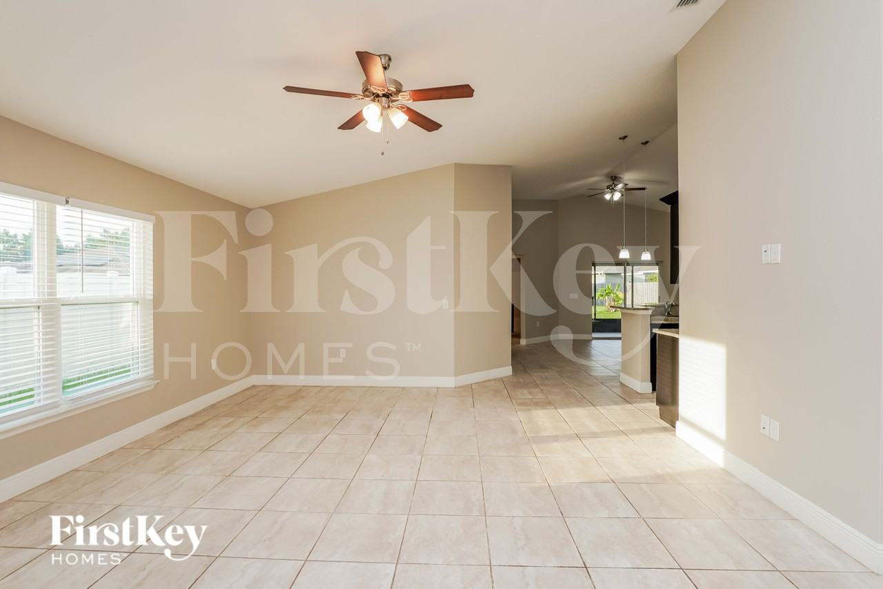 368 Camellia Ct - Photo 2 of 16
