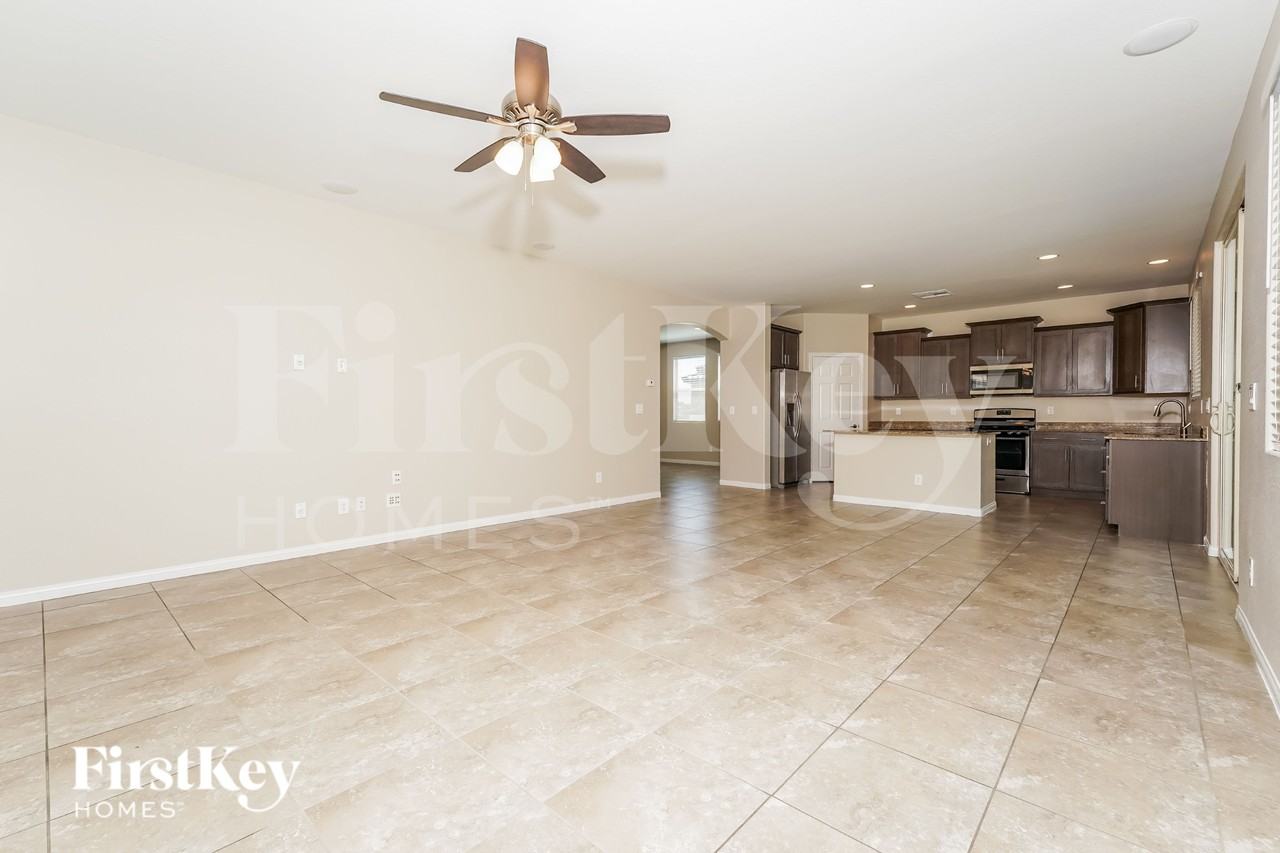 5717 Tideview St - Photo 2 of 15