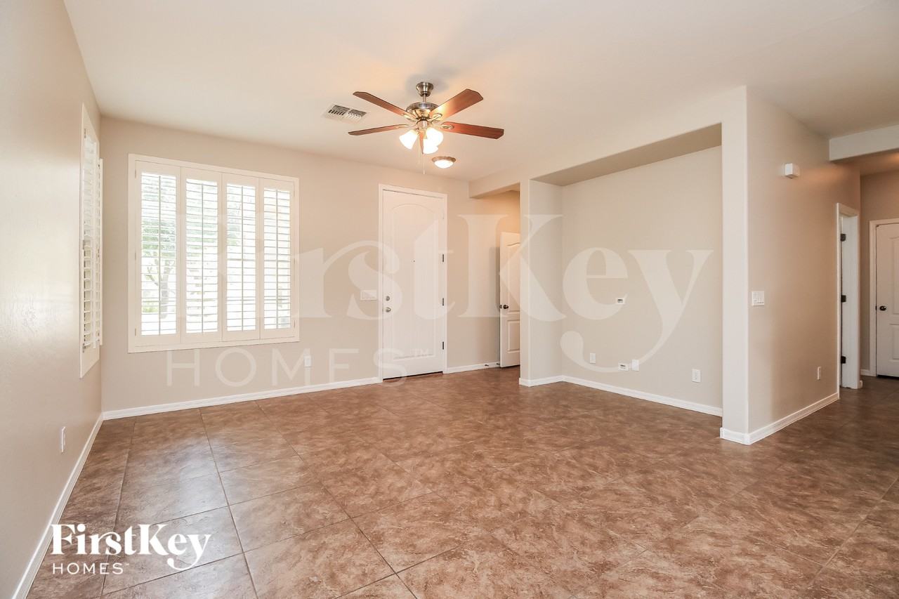4519 E Melrose St - Photo 2 of 15
