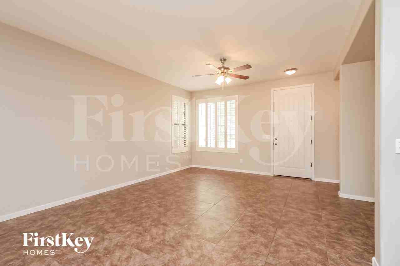 4519 E Melrose St - Photo 3 of 15
