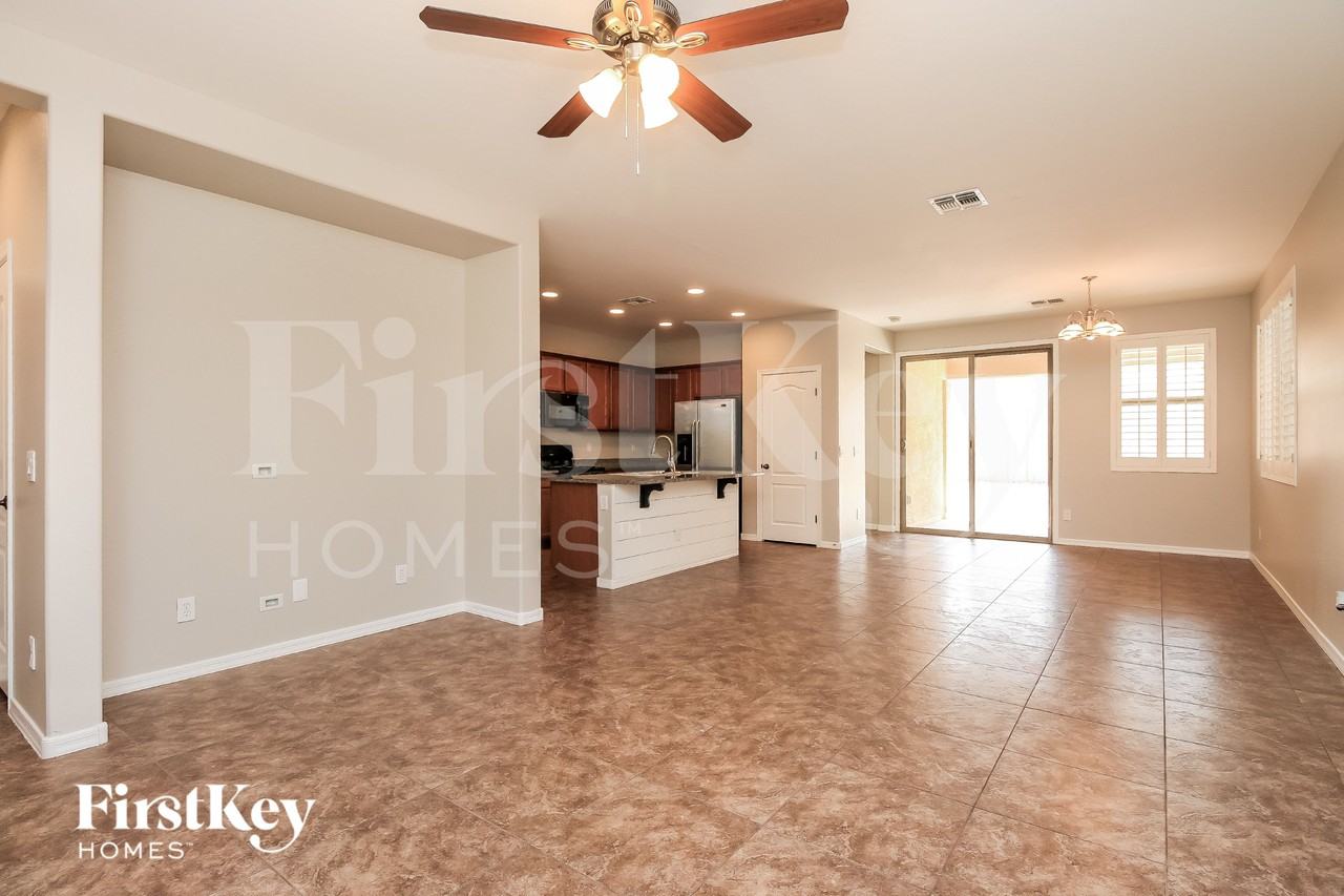 4519 E Melrose St - Photo 4 of 15