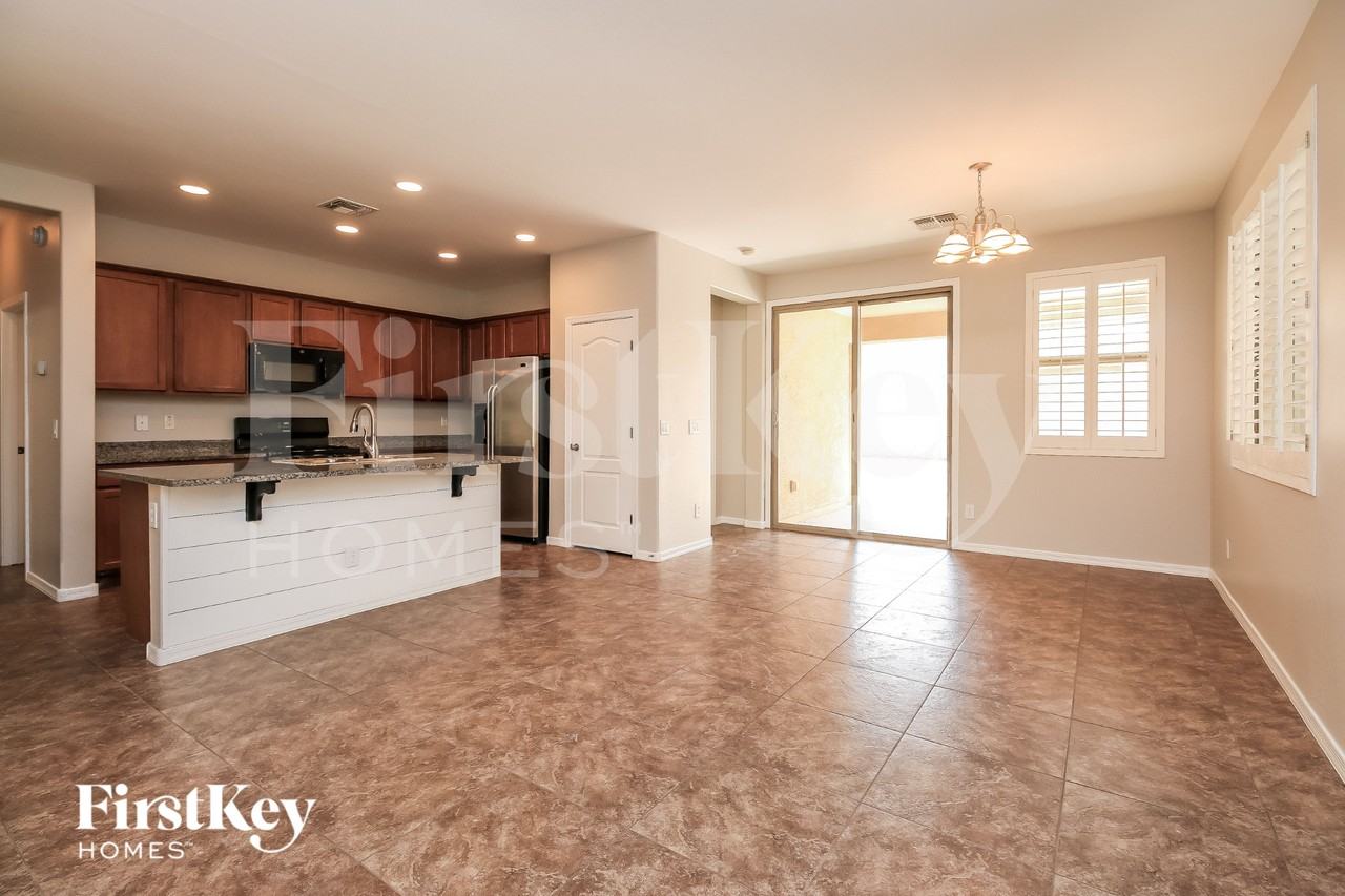 4519 E Melrose St - Photo 5 of 15