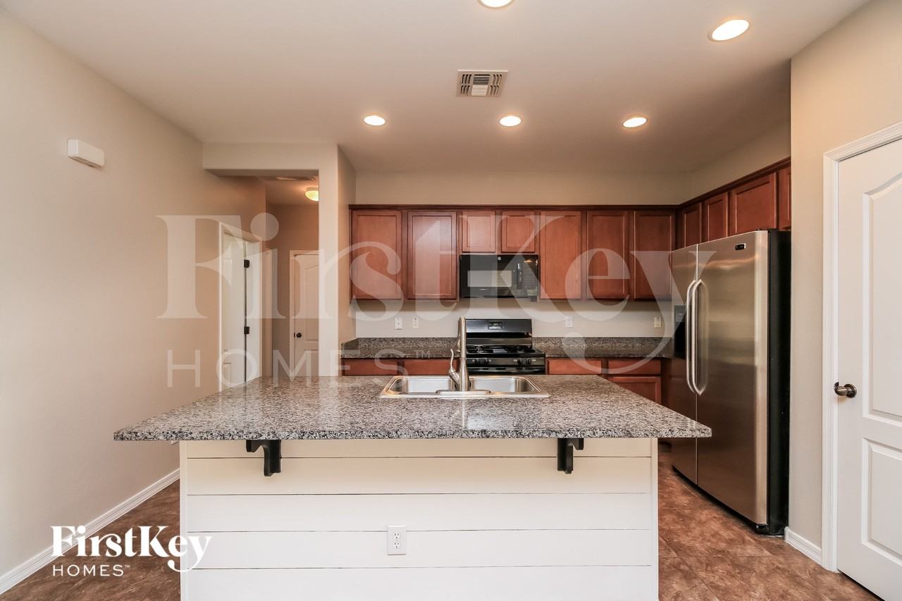 4519 E Melrose St - Photo 6 of 15