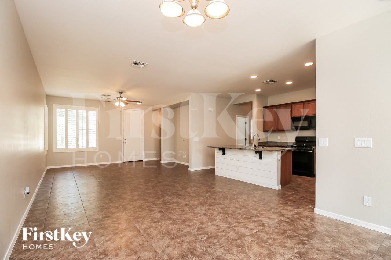 4519 E Melrose St - Photo 7 of 15